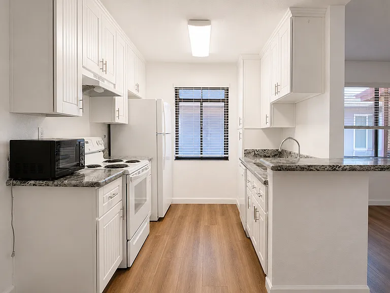 4177 Iowa St #6 — Photo 3