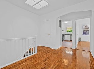 31-30 41st St #3A, Astoria, NY 11103