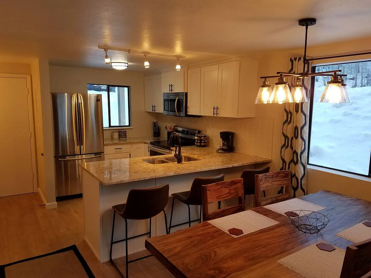 Building Photo - 124 Village Dr #311