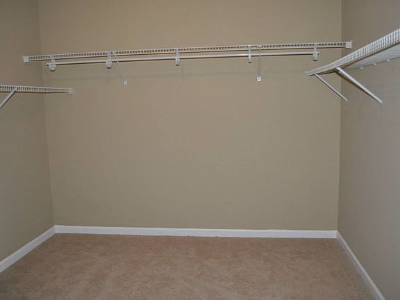 9x9 walk in closet