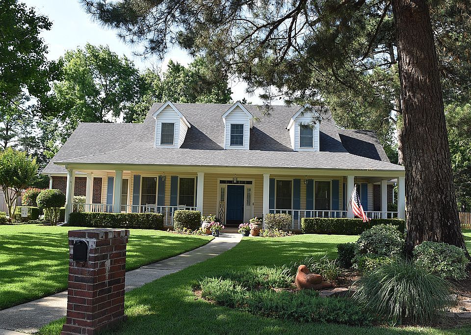 1st image of 3515 Woodridge Dr