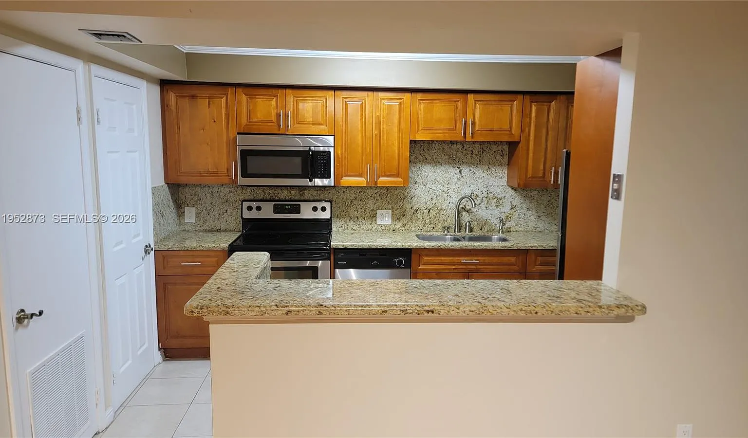 Kendall Acres West Condo — Photo 2