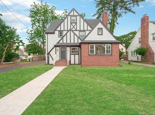45 Edgewood Rd, Rockville Centre, NY 11570