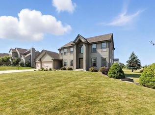 4712 W Woodward Dr, Franklin, WI 53132