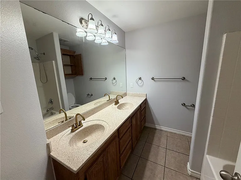 6830 Round Table St — Photo 13