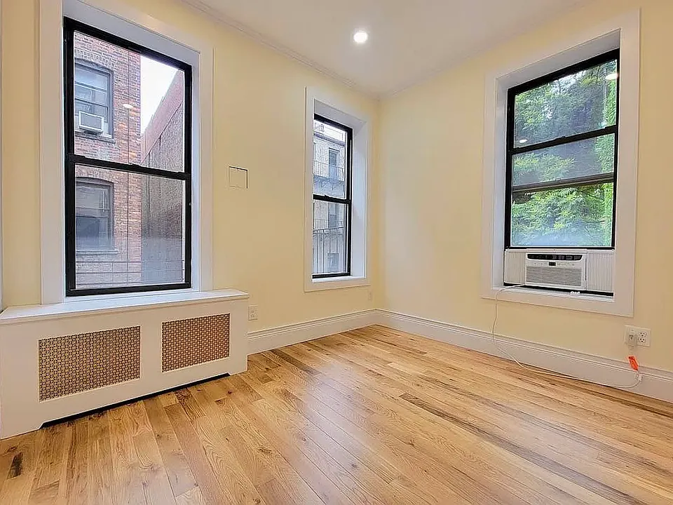 131 Thompson St #4V