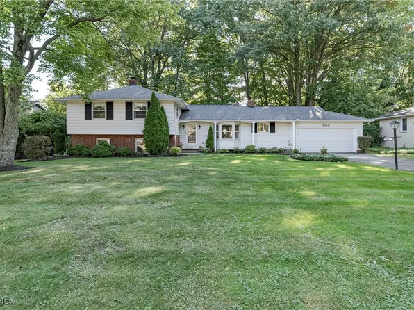 955 Oakview Dr, Highland Heights, OH 44143