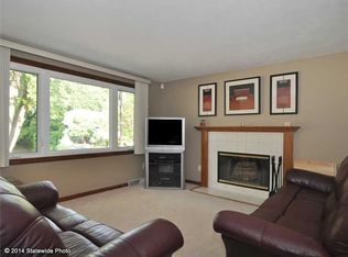 55 Red Oak Dr, Coventry, RI 02816