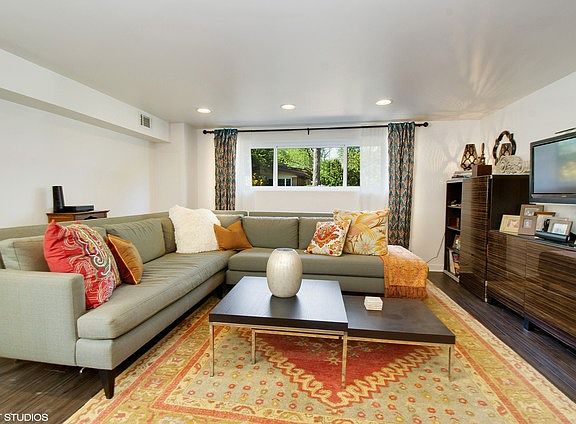 2nd image of 3841 Sugar Loaf Ln