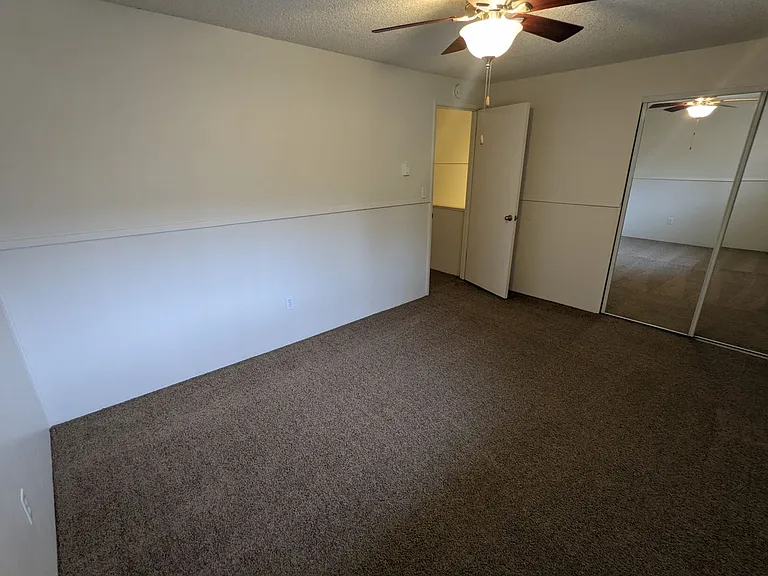 Royal Crest Townhomes — Photo 85