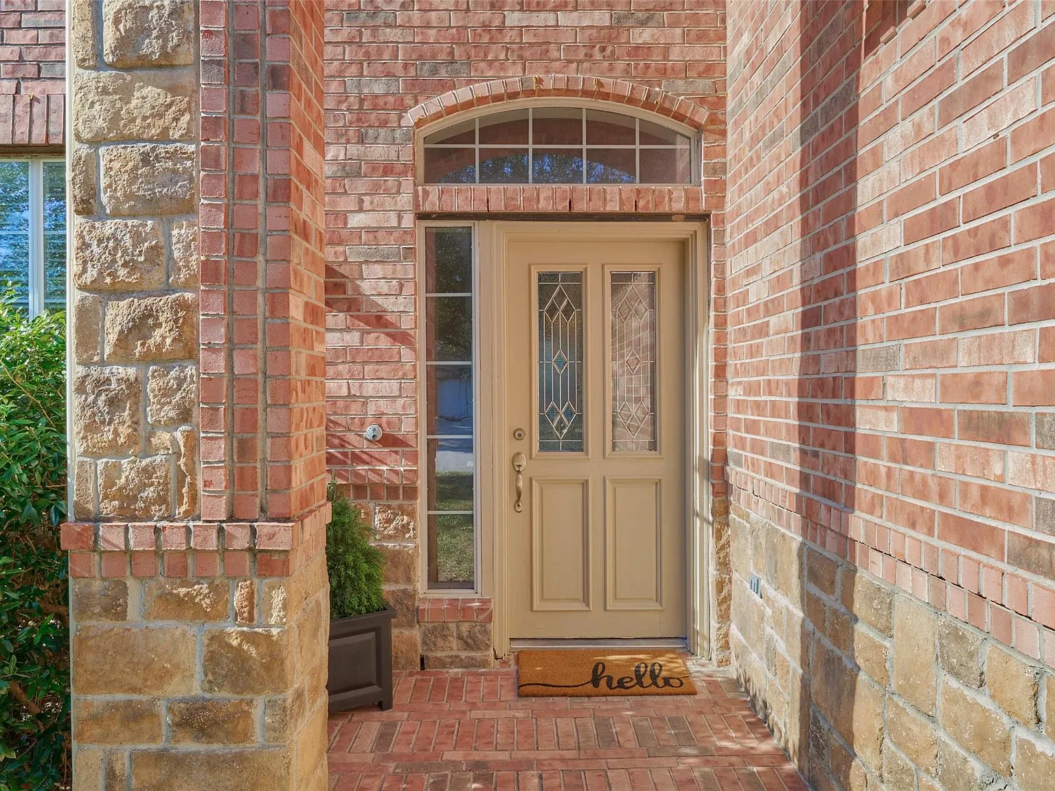 4 bed, 2.5 bath, 2610 sqft, $2,150 — Photo 3