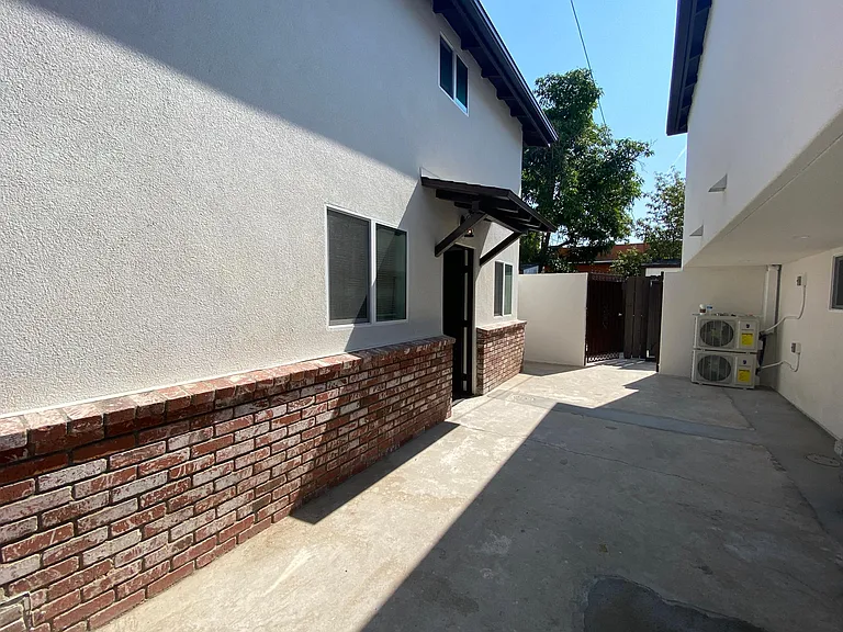 423 Saratoga St #3/4 — Photo 18