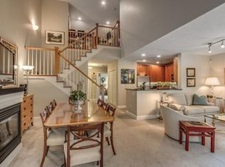 64 Hastings St APT 210, Wellesley, MA 02481