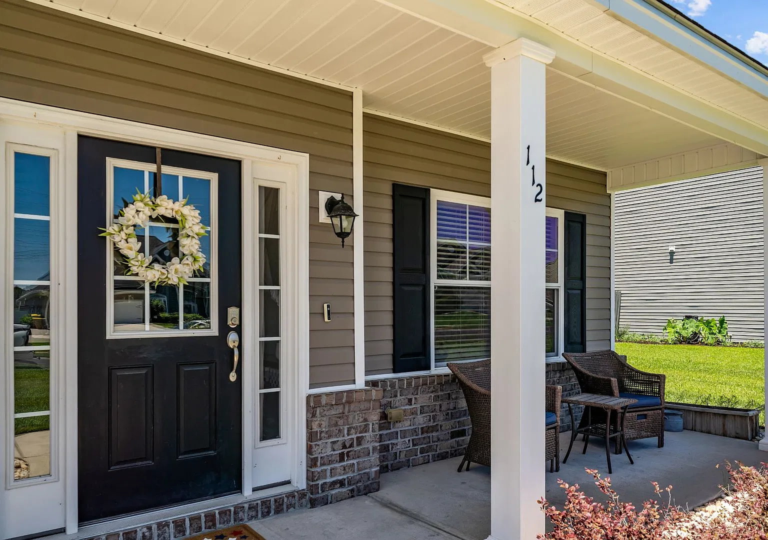 Space, Style & Savings Spacious 5BR Home with Solar Panels — Photo 4