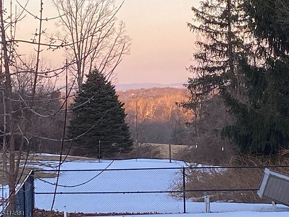 5th image of 229 Hockenbury Rd