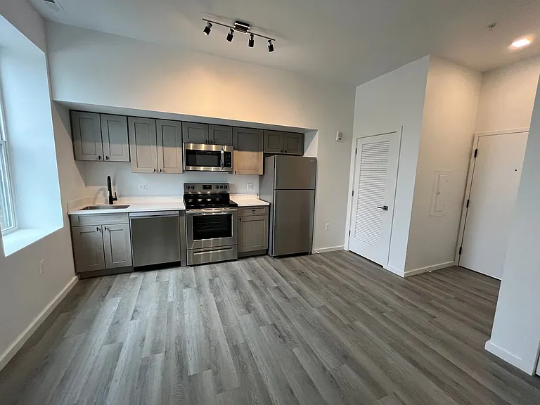 725 W Pratt St. — Photo 40