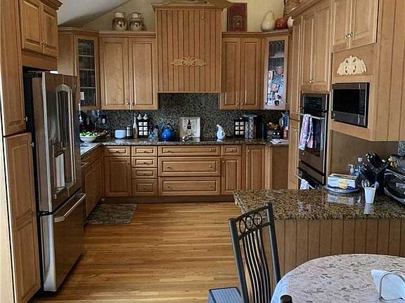 2nd image of 790 Salisbury Park Dr