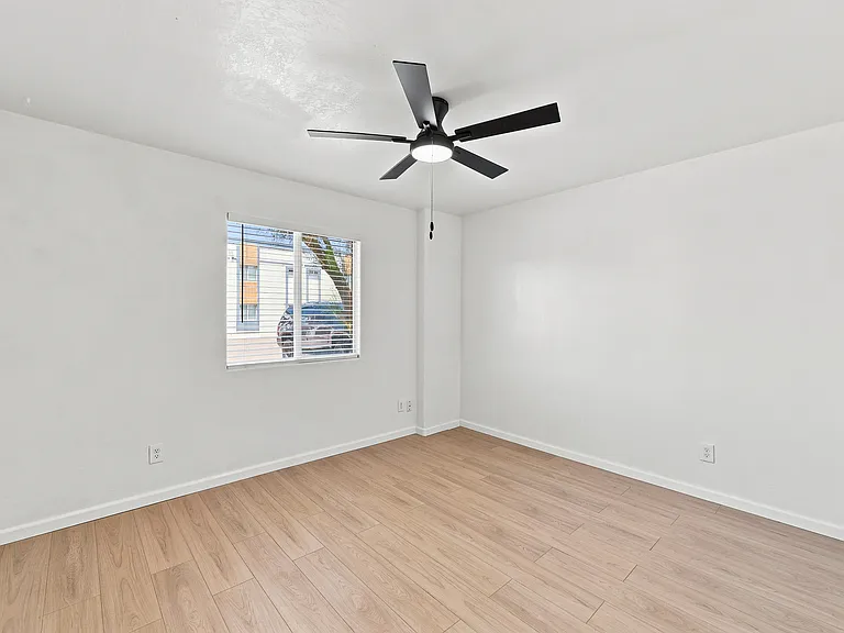 2324 W Lone Cactus Dr #11 — Photo 12