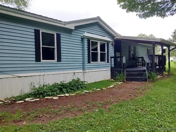 111 Forrest Ln, Delevan, NY 14042