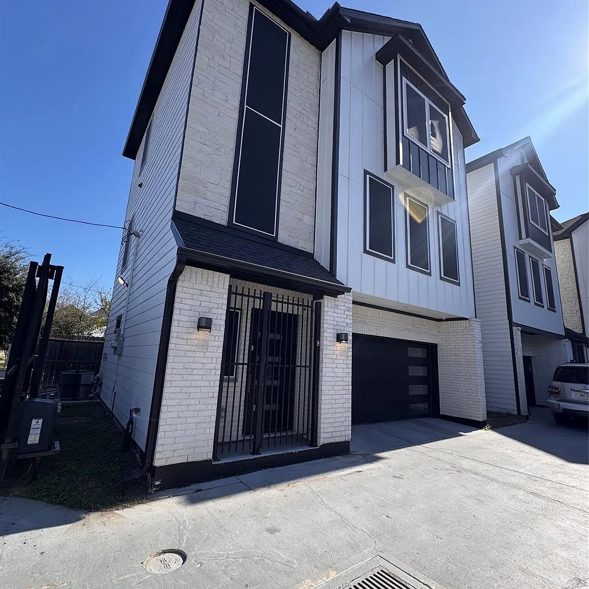 3 bed, 3.5 bath, 1743 sqft, $2,600 — Photo 2