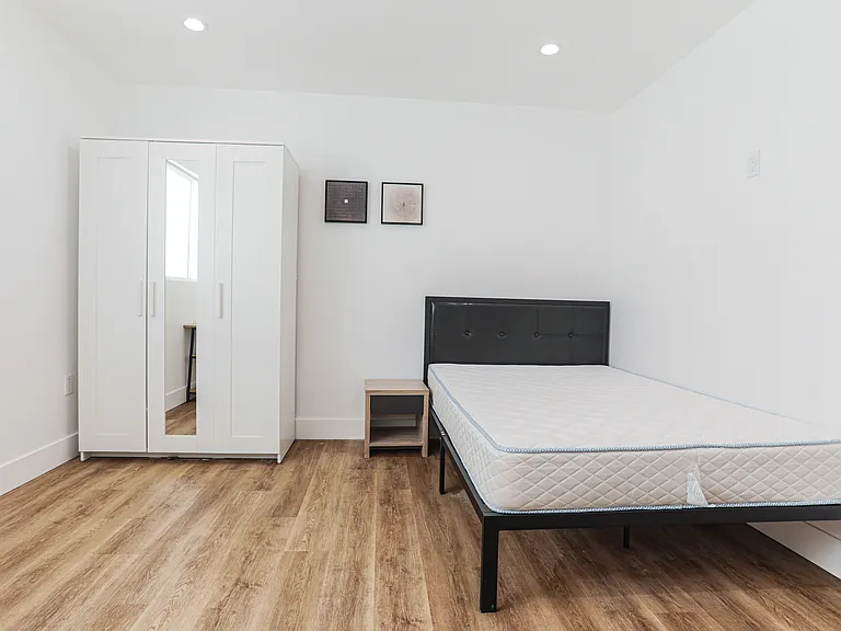 1620 W 35th Pl — Photo 8