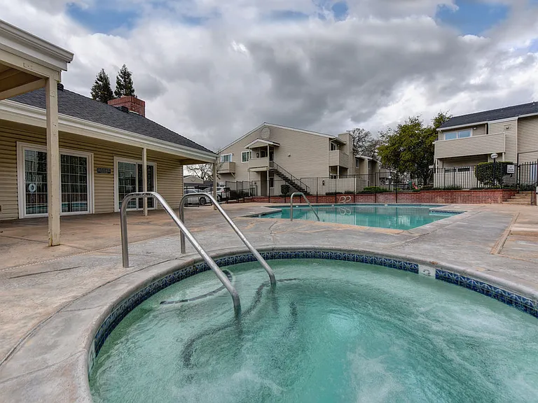 Pepperwood Knoll Apartments — Photo 25