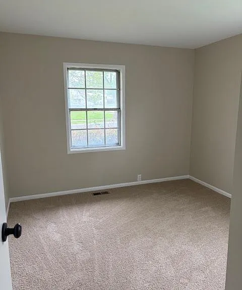 713 Essex Ave — Photo 9