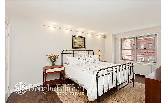 Sold by Douglas Elliman | media 21