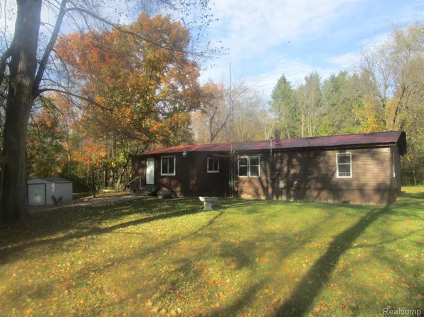 6368 Johnson Rd, Flushing, MI 48433