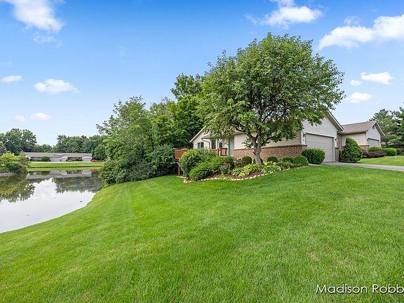 3rd image of 968 Ironwood Cir NW