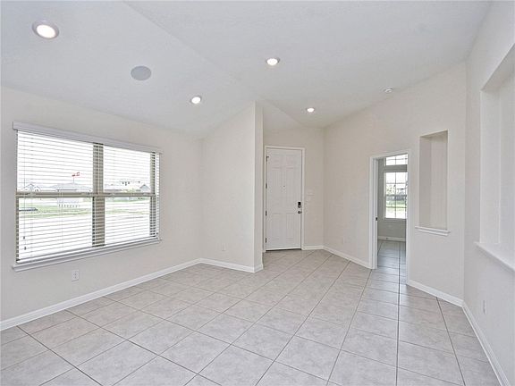 4th image of 302 Hibiscus Dr