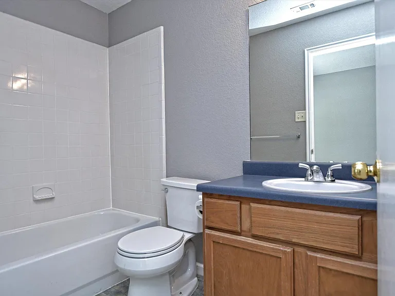 814 Monarch Ave — Photo 14