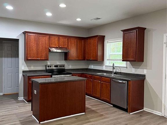 3rd image of 4320 Savannah Ln
