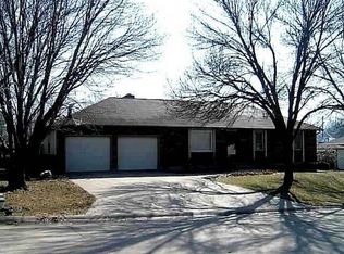 1008 S Mar Dr, Marshall, MO 65340