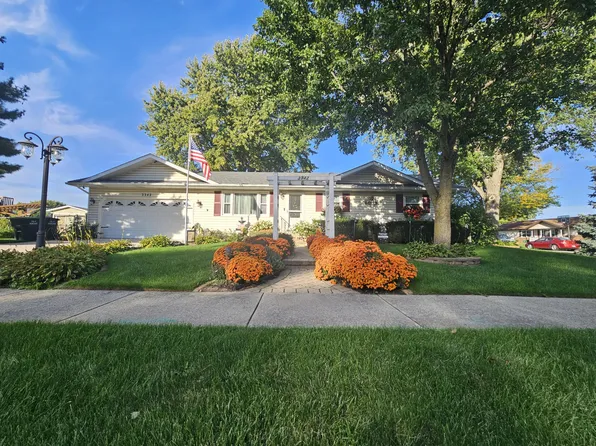 3342 Parkside Dr, Portage, IN 46368