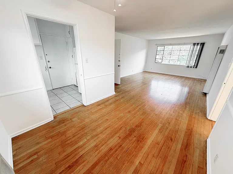 235 E California Blvd — Photo 31