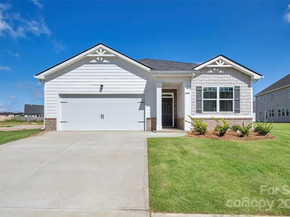 107 Lance Forest Rd, Fletcher, NC 28732