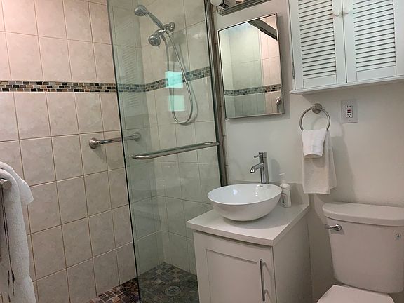 4th image of 2060 NE 1st St #6
