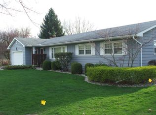 910 Hampshire Dr, Saint Johns, MI 48879