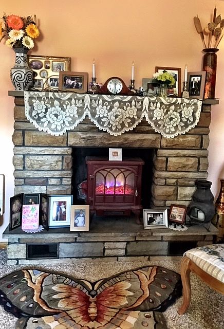 livingroom fireplace