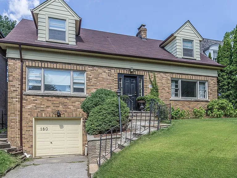 180 Strathgowan Ave — Photo 2