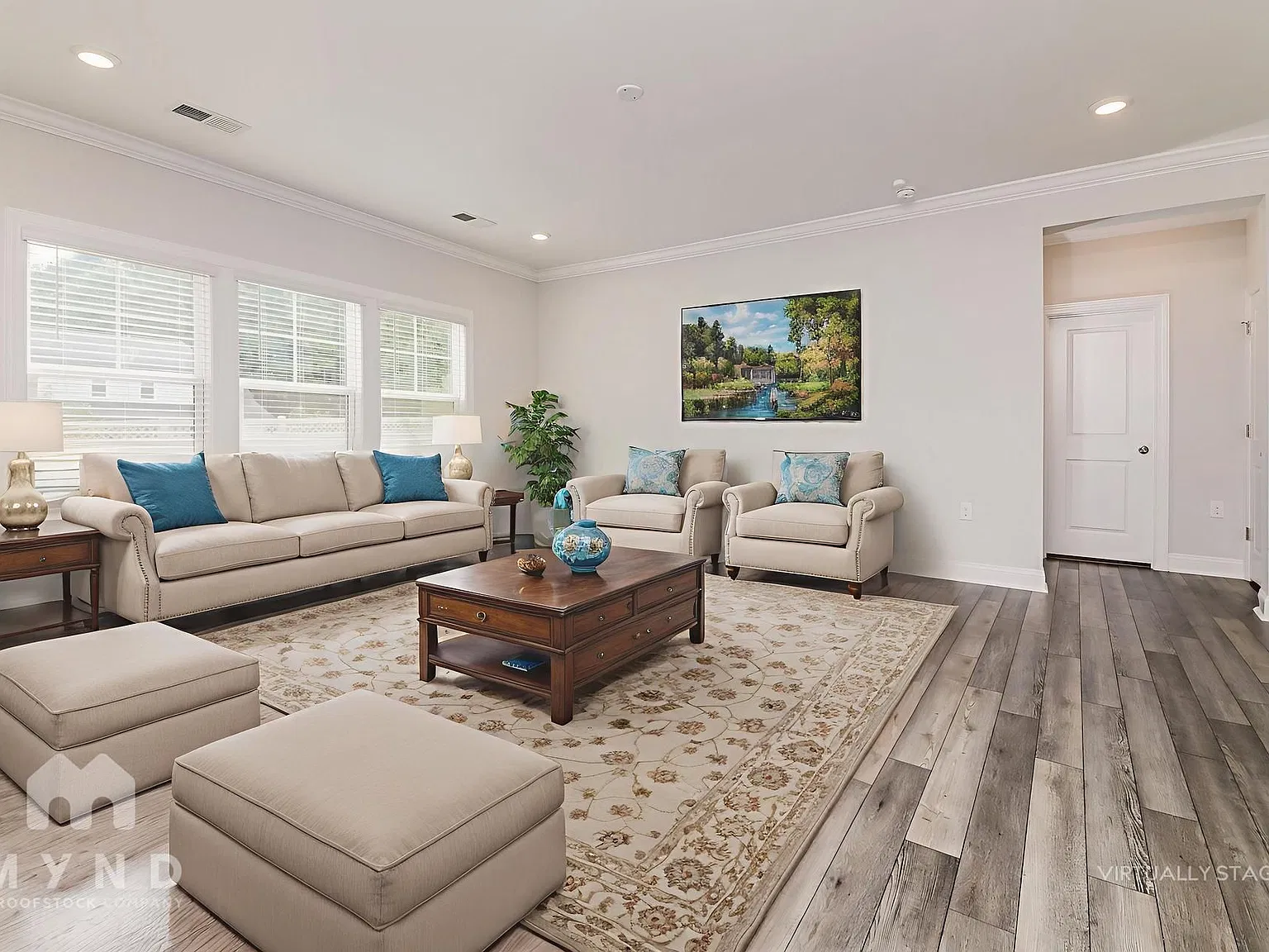5 bed, 4.0 bath, 3195 sqft — Photo 2