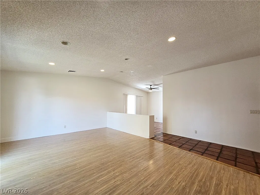 3 bed, 2.0 bath, 1588 sqft, $1,940 — Photo 4