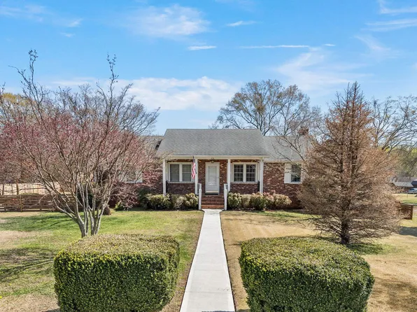 404 Shamrock Dr, Boiling Springs, SC 29316