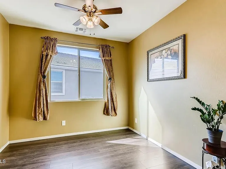 6144 W Freeway Ln — Photo 4