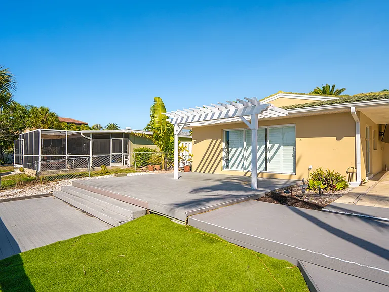 482 Hermosita Dr — Photo 24