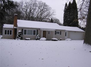 18 Parkview Dr, Rochester, NY 14625