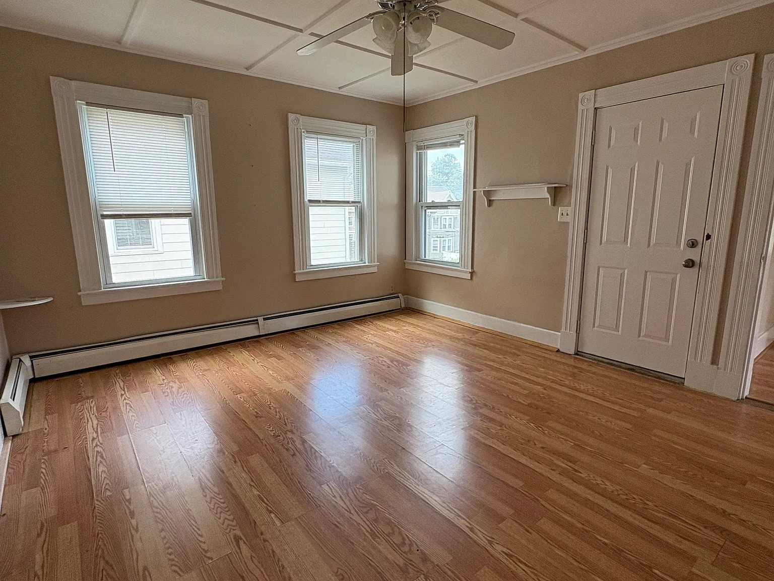 2 bed, 1.0 bath, 2448 sqft, $1,600 — Photo 2