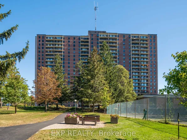 665 Bathgate Dr #404, Ottawa, ON K1K 3Y4