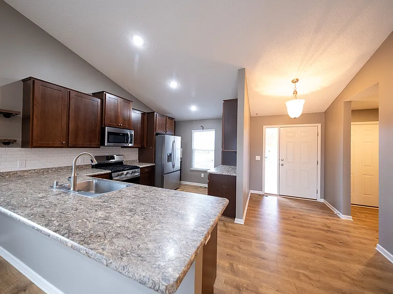 15141 Emory Cir — Photo 5